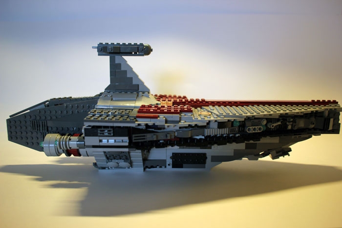 LEGO MOC - In a galaxy far, far away... - Destroyer Stellaire de classe Acclamator I