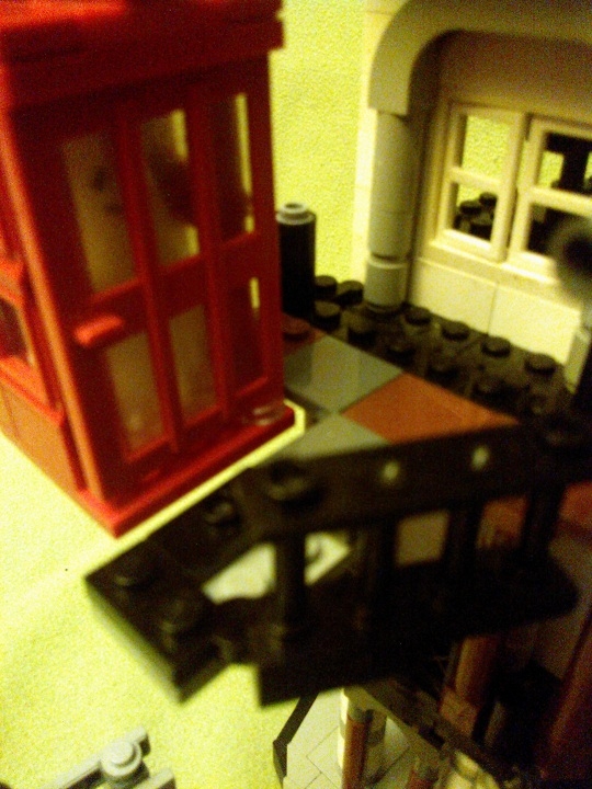 LEGO MOC - Because we can! - Transmission d'énergie sans fil: в лифте во время работы передатчика по неизвестным причинам появляется приведение