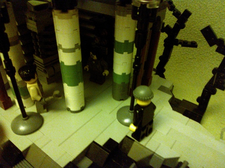 LEGO MOC - Because we can! - Transmission d'énergie sans fil: механики о чем то спорят