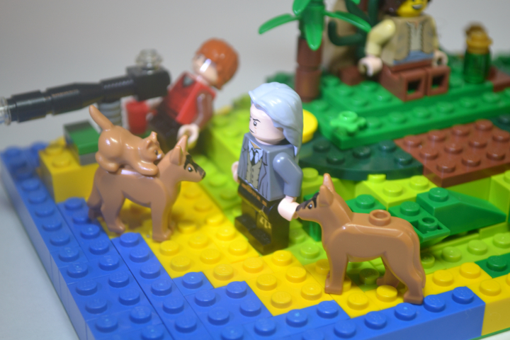 LEGO MOC - Because we can! - Discovery Island: Около берега стоит Иван Павлов со своими собаками.