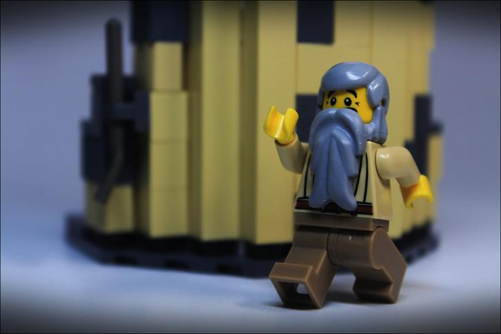 LEGO MOC - Because we can! - 'Eureka!': Ой, он уже стремглав бежит по улице...