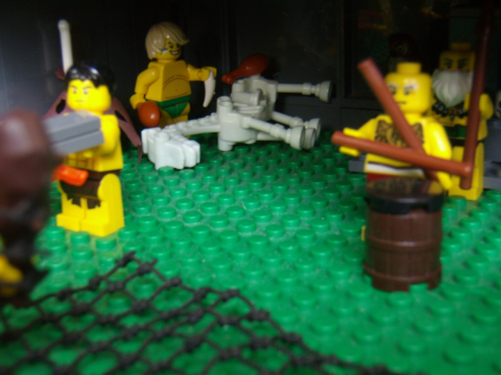 LEGO MOC - Because we can! - Caveman fire discovery: Барабанщик крупным планом, обитатели пещеры.
