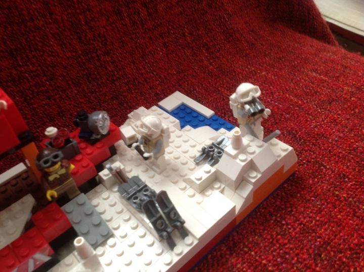 LEGO MOC - Because we can! - First expedition of NS Arktika to the North: На 3 фотографии Северный Полюс .