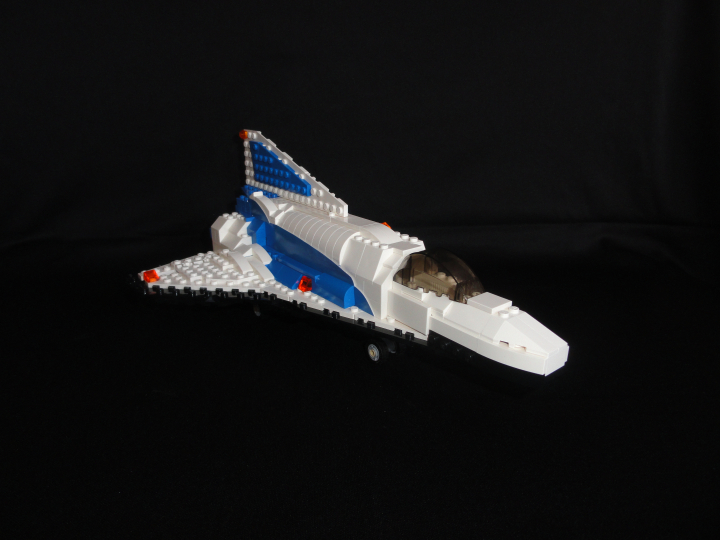 LEGO MOC - Because we can! - Forward to the stars!: Шаттл это далеко не космический корабль. Он не может покинуть земную атмосферу своими силами, но тем не менее именно он доставляет космонавтов на околоземную орбиту. 