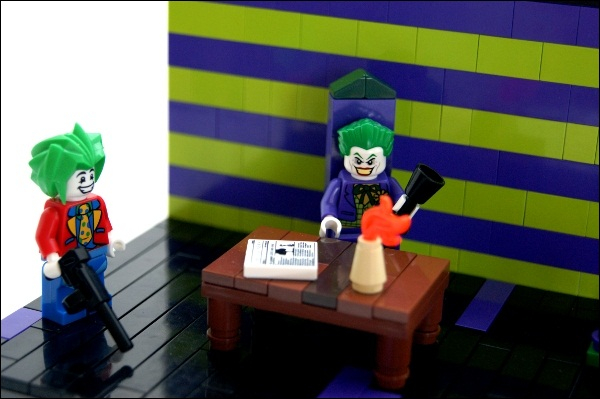 LEGO MOC - Heroes and villians - Joker and Harley's Love Nest