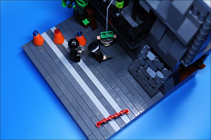 LEGO MOC - Heroes and villians - Killer has been punished.
