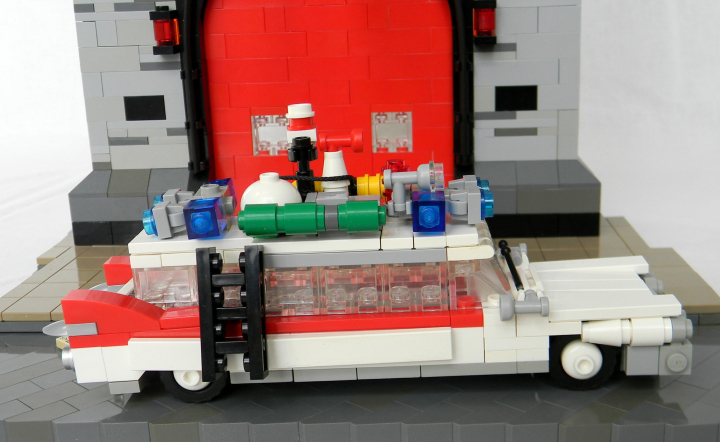 LEGO MOC - Heroes and villians - Ghostbuster's firehouse!