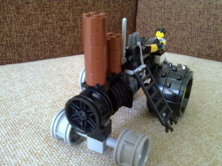 LEGO MOC - Steampunk Machine - паровой трактор : другой ракурс трактора