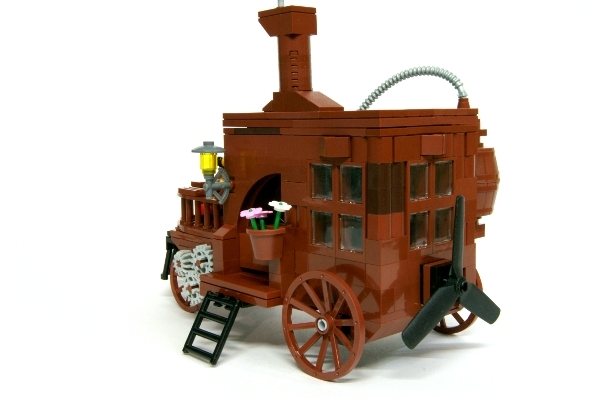 LEGO MOC - Steampunk Machine - Self-propelled carriage: Комната внутри получилась не очень большой, поэтому  ничего особенного там нет. Разве что полы выложены тайлами и есть пара кресел. Сзади установлен винт.