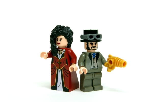 LEGO MOC - Steampunk Machine - Self-propelled carriage: Минифигурки. Может, они семейная пара, но кто знает... а может, барон (а почему бы и нет) просто решил прокатить девушку.