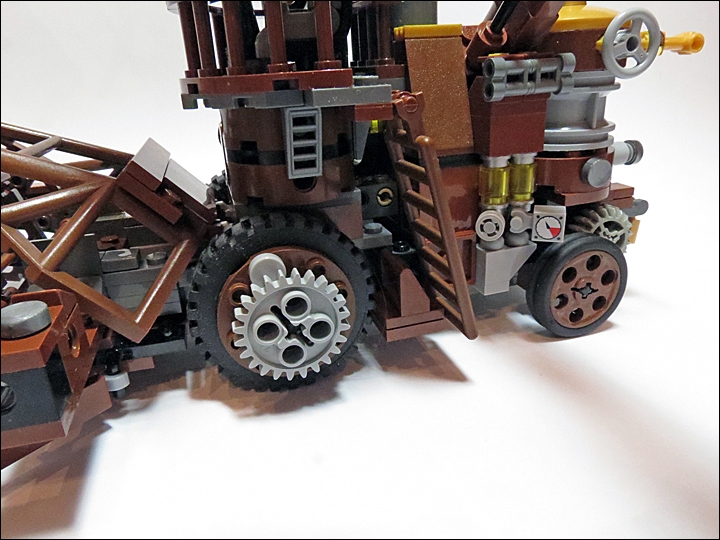 LEGO MOC - Steampunk Machine - Steampunk Harvester: Передние колеса - основной движитель комбайна.