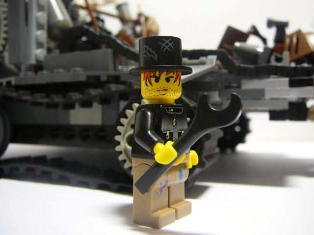LEGO MOC - Steampunk Machine - Steampunk moving platform: Теперь осмотрим экипаж станции.Первым у нас идёт один из мастеров-Коул Джексон: