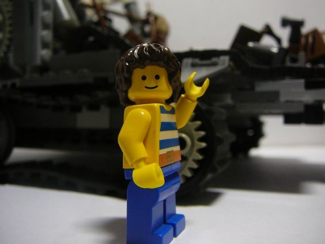 LEGO MOC - Steampunk Machine - Steampunk moving platform: Третьим и последним в экипаже следует 2-ой водитель-Лео Бублик: