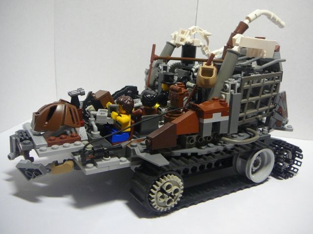 LEGO MOC - Steampunk Machine - Steampunk moving platform: С левой стороны: