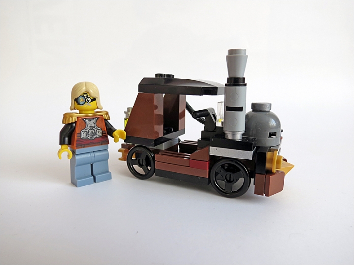 LEGO MOC - Steampunk Machine - Car 3177 SteamPunk Edition :): Владелец стимпанковского мини-кара