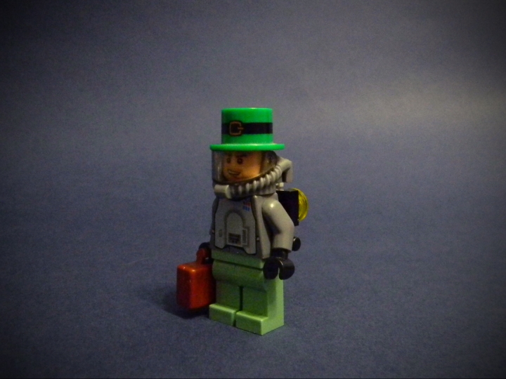 LEGO MOC - Steampunk Machine - Субмарина 'Железный улов': Пассажир в скафандре и с багажом