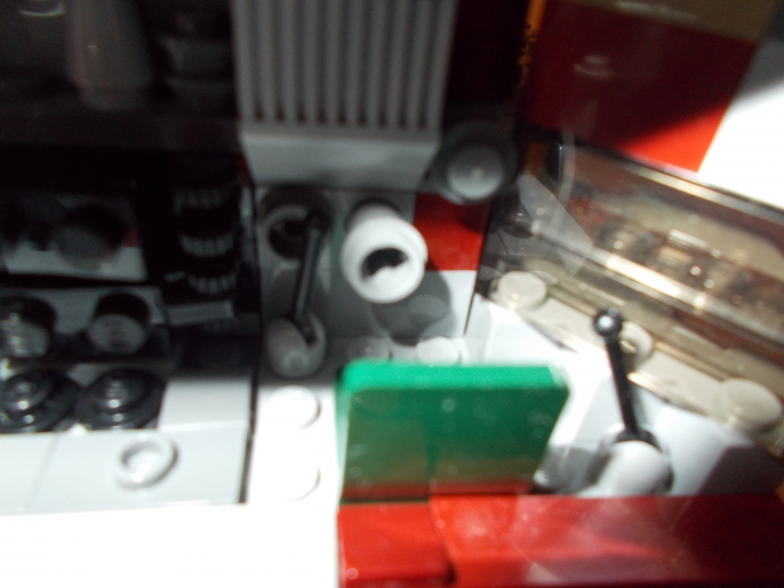 LEGO MOC - Steampunk Machine - 'Red Revenge' Steam Locomotive: место машиниста