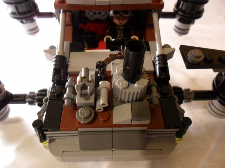 LEGO MOC - Steampunk Machine - DeLorean STEAM Machine: Пока Марти готовится к отлёту, мы поближе рассмотрим внутренности (простите: внешности) передней части :D<br />
Не самая замысловатая начинка, но, на мой взгляд, очень даже неплохо)