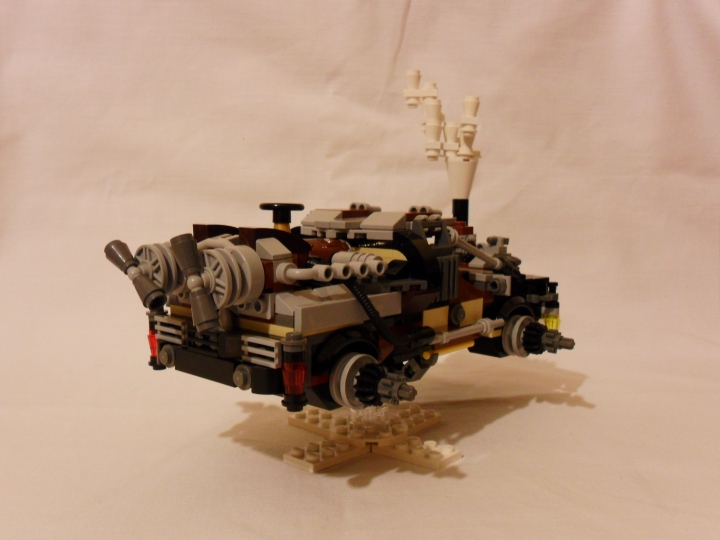 LEGO MOC - Steampunk Machine - DeLorean STEAM Machine: А вот здесь прошу прощения - это фото должно было идти перед предыдущим, но так как я загружал работу в последние часы перед концом приёма, то не было времени редактировать и выложил так, как есть)