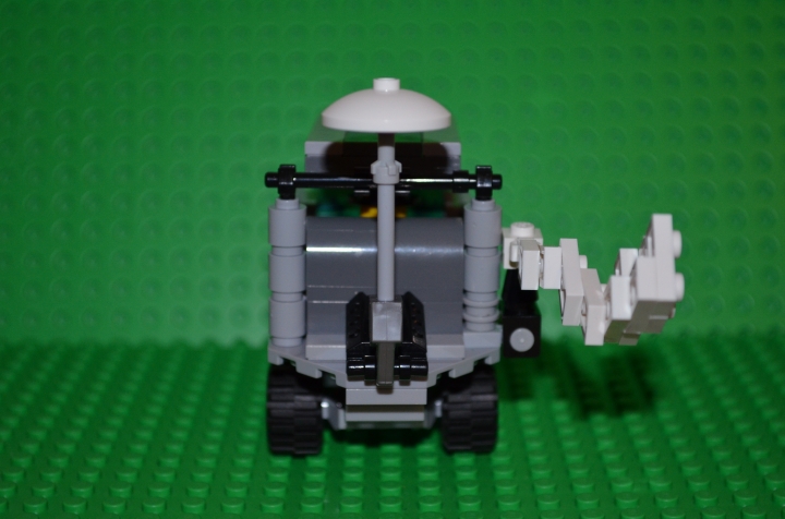 LEGO MOC - Steampunk Machine - 'Автомобиль 19 века ': Сзади можно увидеть пар, который валит из трубы.