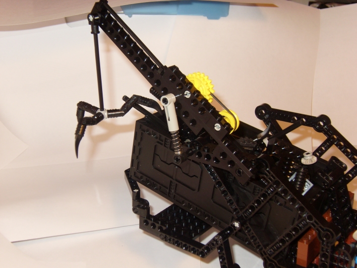 LEGO MOC - Steampunk Machine - Marauder's Ship: В наличии небольшой кран для поднятия ценных найденных обломков
