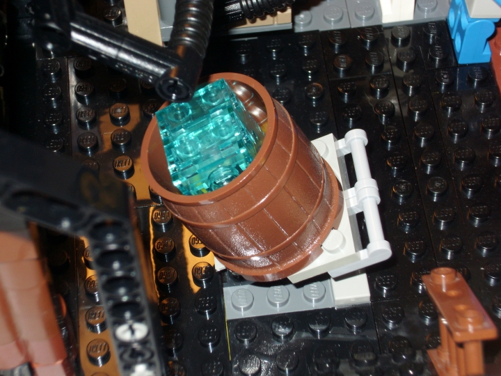 LEGO MOC - Steampunk Machine - Marauder's Ship: Бочка с водой,которую всегда можно перевернуть в случае перегрева двигателя