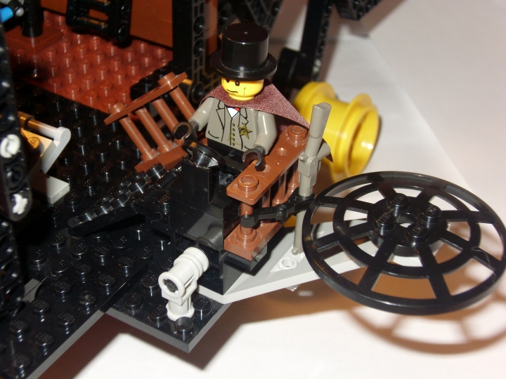 LEGO MOC - Steampunk Machine - Marauder's Ship: Молодой и хитрый командующий сим процессом.Не без связей в полиции,конечно,такой уж бизнес.