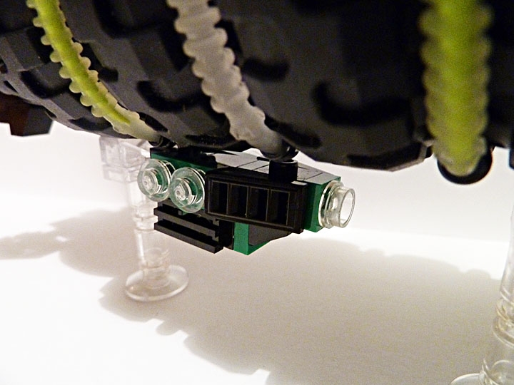 LEGO MOC - Mini-contest 'Zeppelin Battle' - Black Owl: На борту 'Чёрного Филина' находится 43 человека из Гвардии Императора - эти профессиональные пилоты, механики и военные управляют дирижаблем и осуществляют охрану его пассажиров. Кстати, пассажиров на 'Филине' может быть до тридцати человек. И для каждого высокопоставленного члена Империи найдётся роскошная каюта.