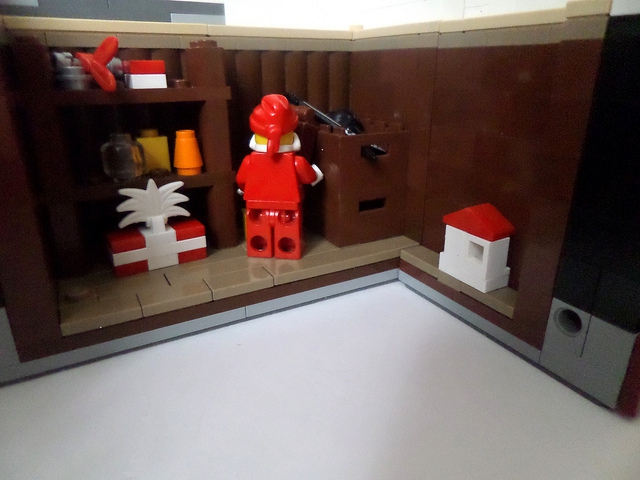 LEGO MOC - New Year's Brick 2014 - Домик Деда Мороза: Здесь у Деда Мороза склад подарков. Чего здесь только нет!