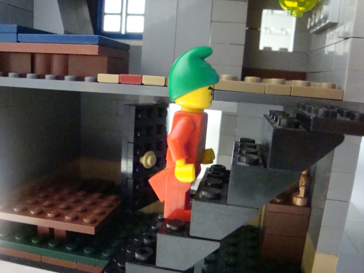 LEGO MOC - New Year's Brick 2014 - Рождественская история: Эбинизер в пижаме, идёт ложится спать