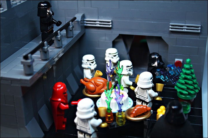 LEGO MOC - New Year's Brick 2014 - Встреча Нового года в далекой-далекой галактике...: ...праздник вовсю разгорается! Штурмовики поют, пьют из имперских бокалов... Стол с различными яствами накрыт! 