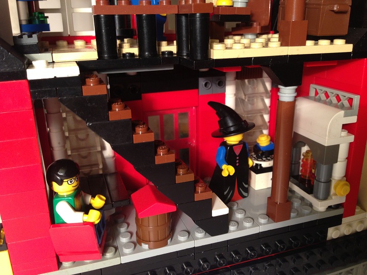 LEGO MOC - New Year's Brick 2014 - Новый 2014 LeGod: Первый этаж. Тут находится кухня и камин.