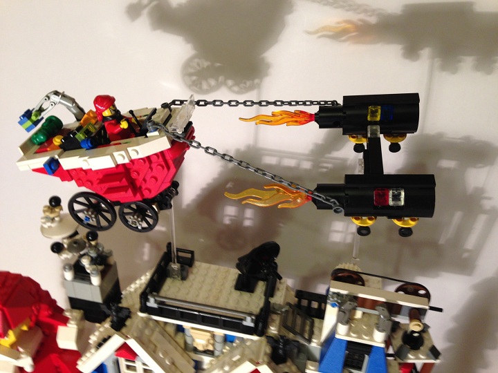 LEGO MOC - New Year's Brick 2014 - Новый 2014 LeGod: Колесница Деда Мороза. Как можно заметить подарки скидывает механическая рука.