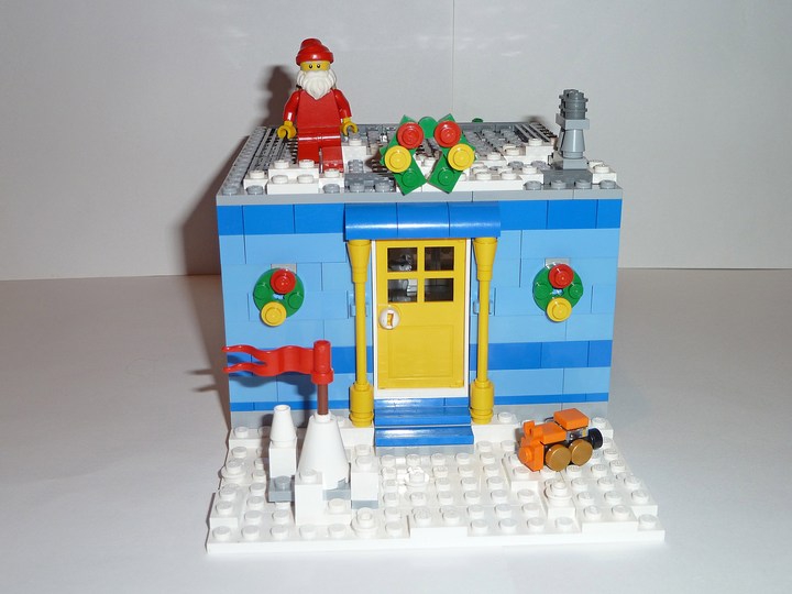 LEGO MOC - New Year's Brick 2014 - Зимой и летом: Новогодний фасад
