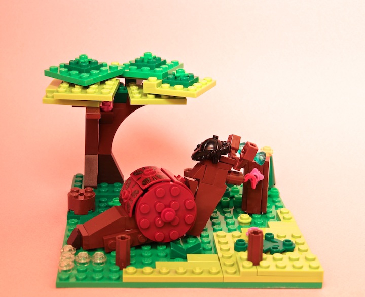 LEGO MOC - 16x16: Animals - Snail in the forest