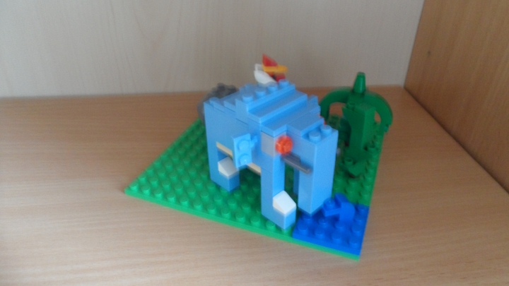 LEGO MOC - 16x16: Animals - Hunting on blue elephant