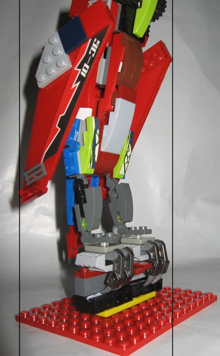 LEGO MOC - 16x16: Animals - Scarlet Macaw: Основание крупным планом, направляющие показывают что крылья не выходят за основание