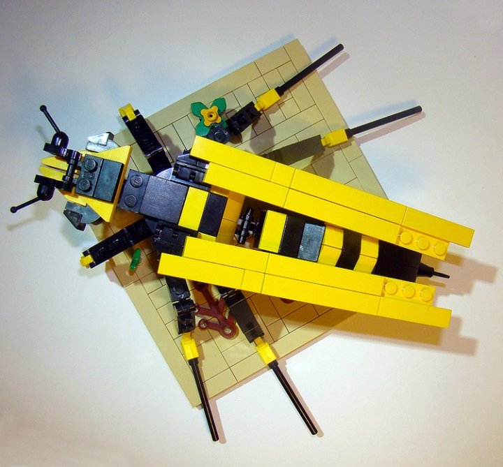 LEGO MOC - 16x16: Animals - Wasp: Сверху.