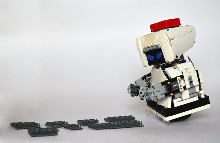 LEGO MOC - 16x16: Character - M-O (Microbe Obliterator) from 'Axiom': Опять кто-то наследил - пошел прибираться.