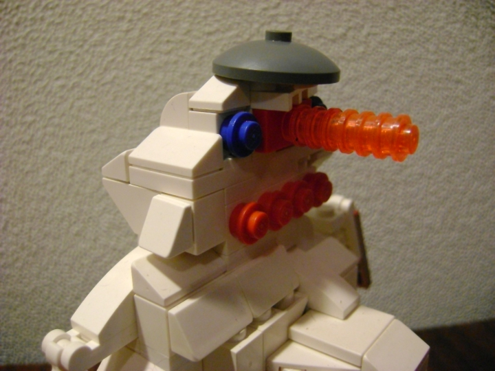 LEGO MOC - 16x16: Character - Снеговик: Нос-морковка,глаза и рот из ягодок, а на голове тазик-шляпа.