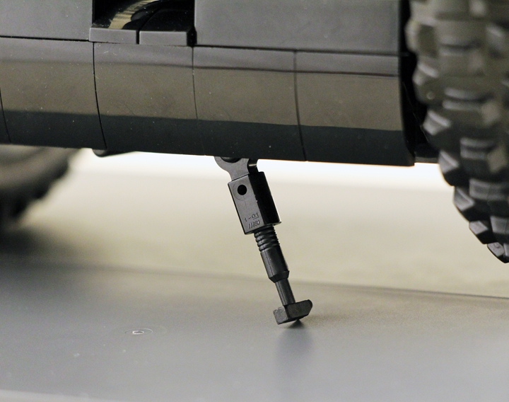 LEGO MOC - 16x16: Technics - Segway: Подножка позволяет сегвею находиться в устойчивом положении, когда он не используется.