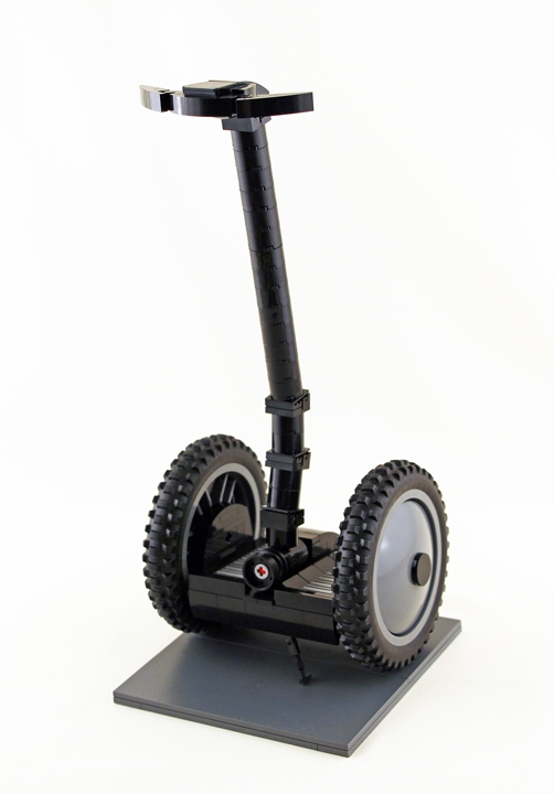 LEGO MOC - 16x16: Technics - Segway: Название фирмы производителя, перенесённое и на сам электросамокат — «Segway» — происходит от музыкального термина «се́гве» (итал. segue [ˈsegwe], что в переводе означает «следуй, иди за»). 