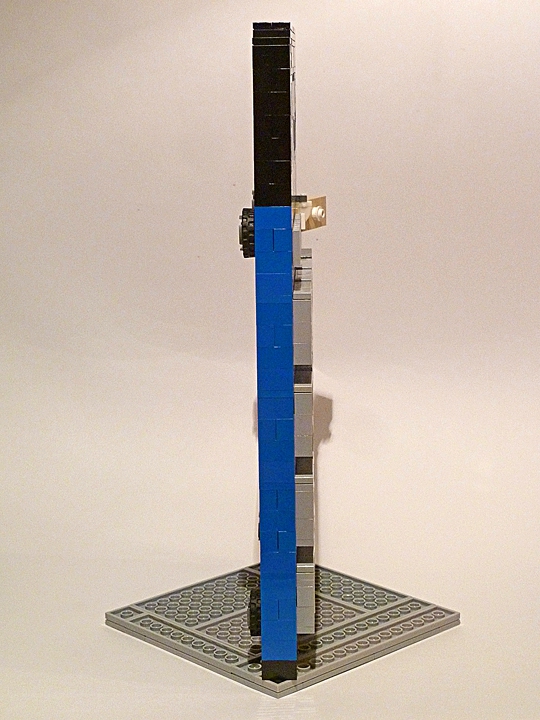 LEGO MOC - 16x16: Technics - Calculator: Ширина калькулятора 21 штырёк, а высота - чуть более 30. Однако, устройство отлично входит на диагональ квадрата 16х16.