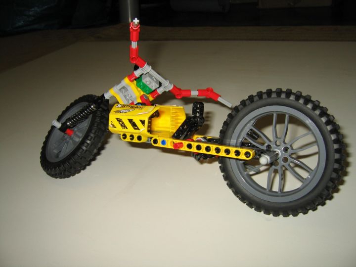 LEGO MOC - Mini-contest 'Lego Technic Motorcycles' - Лёгкий чоппер: На этом кадре(и на следующих трёх) мотоцикл стоит на подножке.  