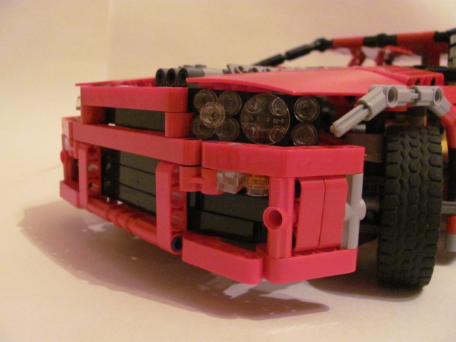 LEGO MOC - Technic-contest 'Car' - Nissan Skyline GT-R R34.: Вид спереди. Пришлось сделать двигатель именно так - выпирающим из капота. По другому сделать реально, но это заняло бы много времени, которого у меня не было.