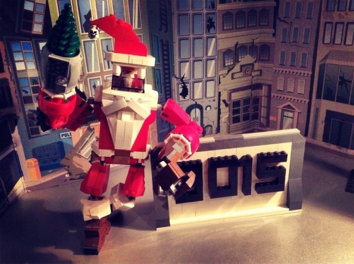 LEGO MOC - New Year's Brick 3015 - MS-1 Mega Santa
