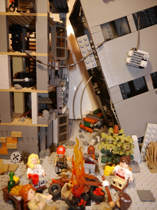 LEGO MOC - New Year's Brick 3015 - Новогодняя ночь 3015: Несмотря на то,что Земля после войны с пришельцами из Альфа-Центавры лежит в руинах, люди празднуют наступление нового года.