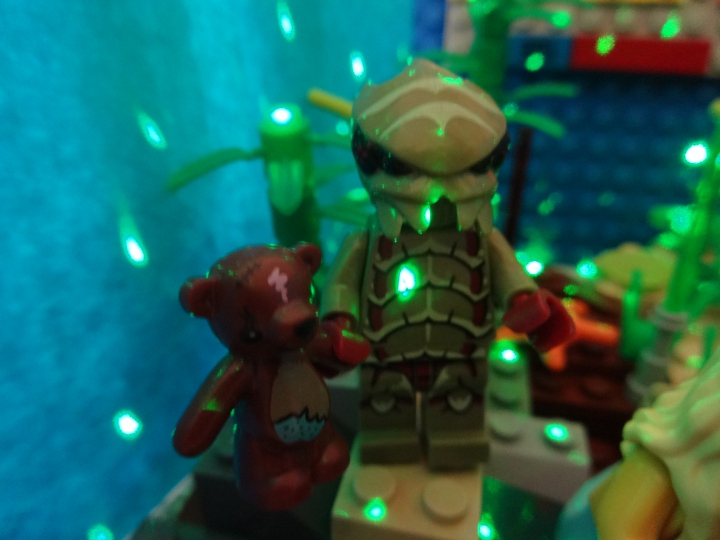 LEGO MOC - New Year's Brick 3015 - Подводная страна встречает Новый год. : Подводному жуку Колди достался порванный мишка, так как он попал в чёрный список, но он не расстроился.<br />
