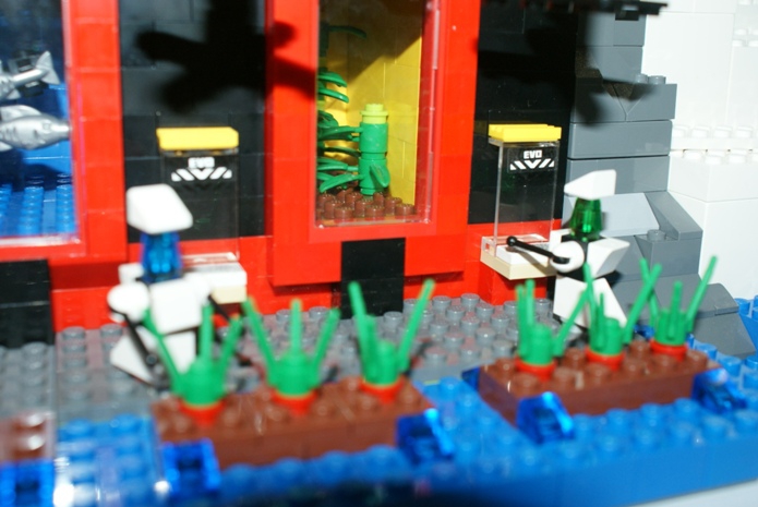 LEGO MOC - New Year's Brick 3015 - 3015-ый, привет из 2015 года: Роботы-помощники заняты делами