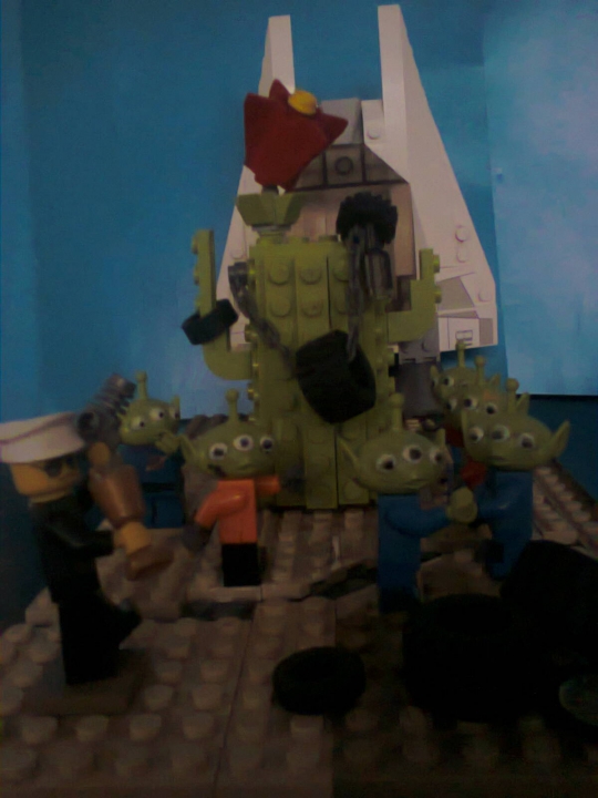 LEGO MOC - New Year's Brick 3015 - Наступил 3015 год...:     ПРЕДИСТОРИЯ:<br />
Капитан Огурцов получил важное задание - обучить пришельцев празднованию Нового года.<br />
Прилетев на Землю он встречает её новое население.<br />
'О-о-о!'<br />
'Пришелец!'<br />
'Издалека!'<br />
'Где у вас тут ёлка?'спросил Огурцов.'Будем праздновать Новый год!'<br />
'Что такое ёлка?'<br />
'Это такое большое,зелёное.'<br />
'Вот оно!'и указали на кактус.<br />
'Вообще-то это не ёлка,но всё же сойдёт.А где украшения?!'<br />
'Что такое украшения?'<br />
'Ну висюльки всякие,гирлянды.'<br />
'Вон там,'-сказали они и показали  на кучу шин и прочего мусора,'Сойдёт?'<br />
'Для первого раза - нормально. Наряжайте ёлку!'<br />
Нарядили ёлку.<br />
'Теперь пора водить хоровод. Берите друг друга за руки,ходите вокруг ёлки и пойте песенку 'В лесу родилась ёлочка'<br />
'Мы что,дураки? Сам и води хоровод. Наша раса  не настолько недоразвита.'<br />
'А если я достану пистолет?!'<br />
'Мы не боимся тебя!'<br />
Огурцов достал пистолет и выстрелил. В воздух.Ошеломлённые инопланетяне сразу же взялись за руки,стали ходить вокруг ёлки и припевать:<br />
'В лесу родилась ёлочка...'<br />
Огурцов позволил себе бокал шампанского и сказал:<br />
'Здравствуй,Новый год!'<br />
